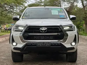 Toyota Hilux 2024 Off white