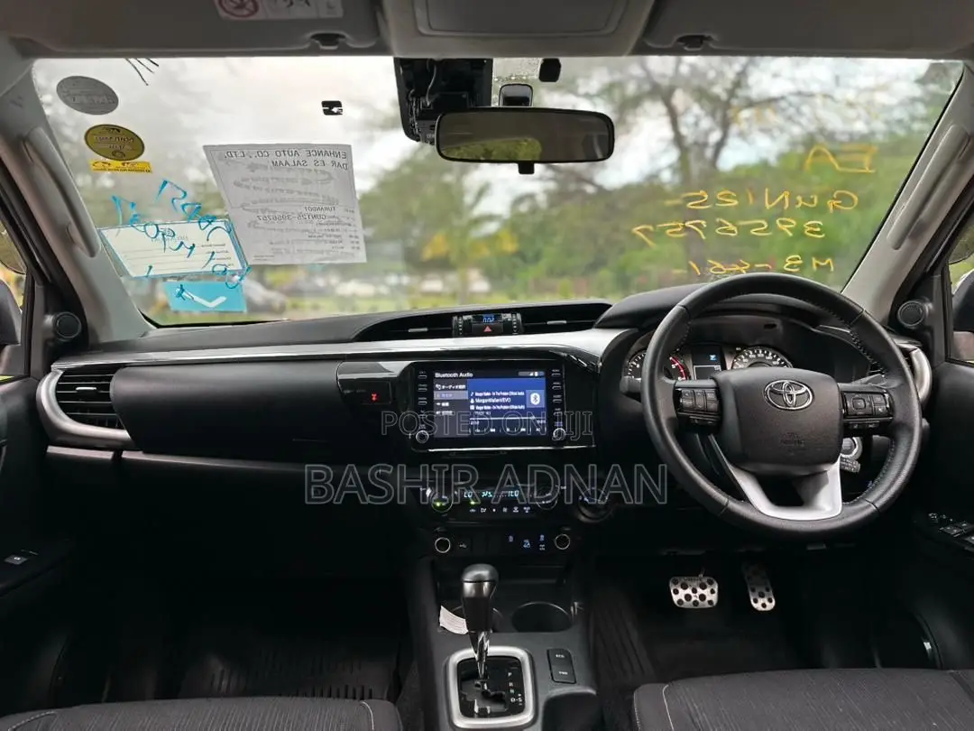 Toyota Hilux 2024 Off white