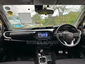 Toyota Hilux 2024 Off white
