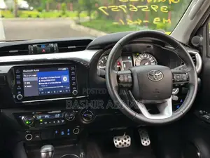 Toyota Hilux 2024 Off white