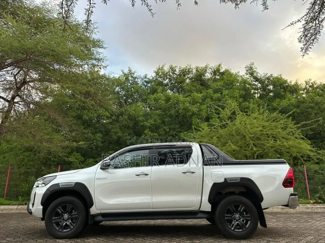 Toyota Hilux 2024 Off white