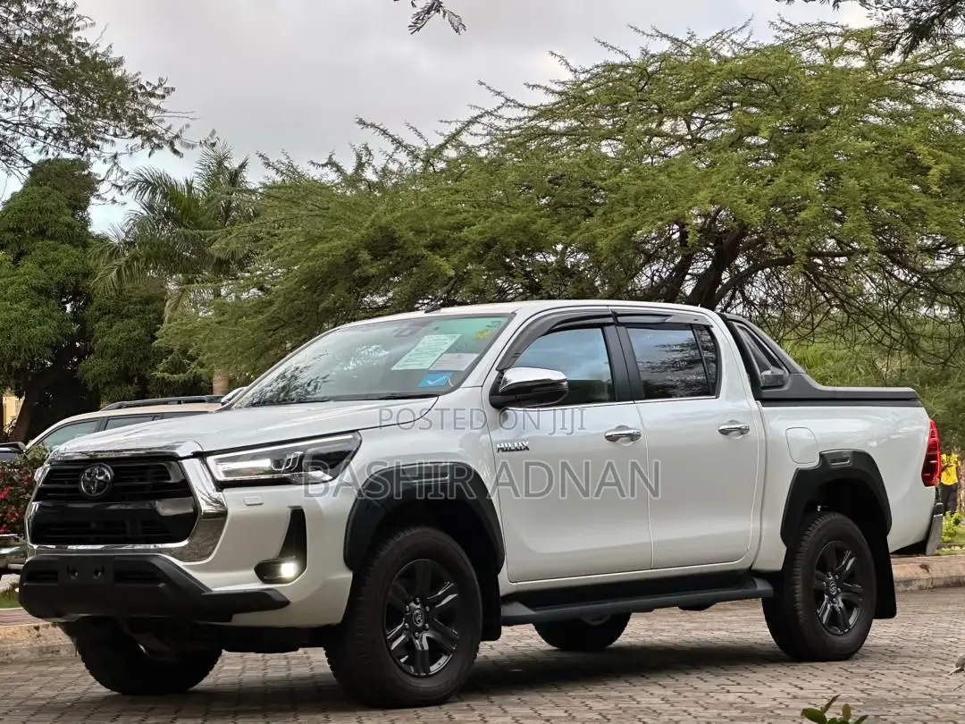 Toyota Hilux 2024 Off white