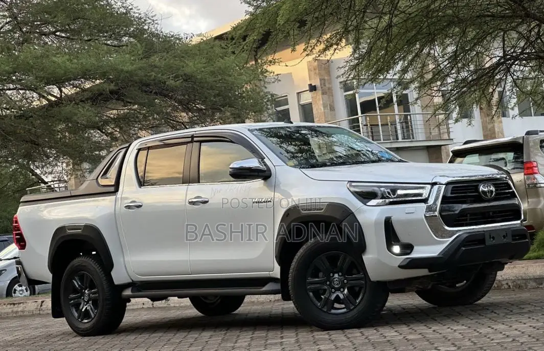 Toyota Hilux 2024 Off white