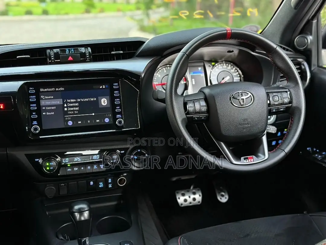 Toyota Hilux 2023 White