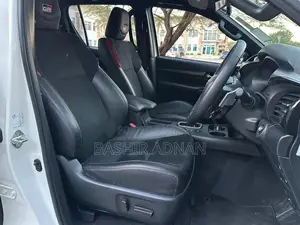 Toyota Hilux 2023 White