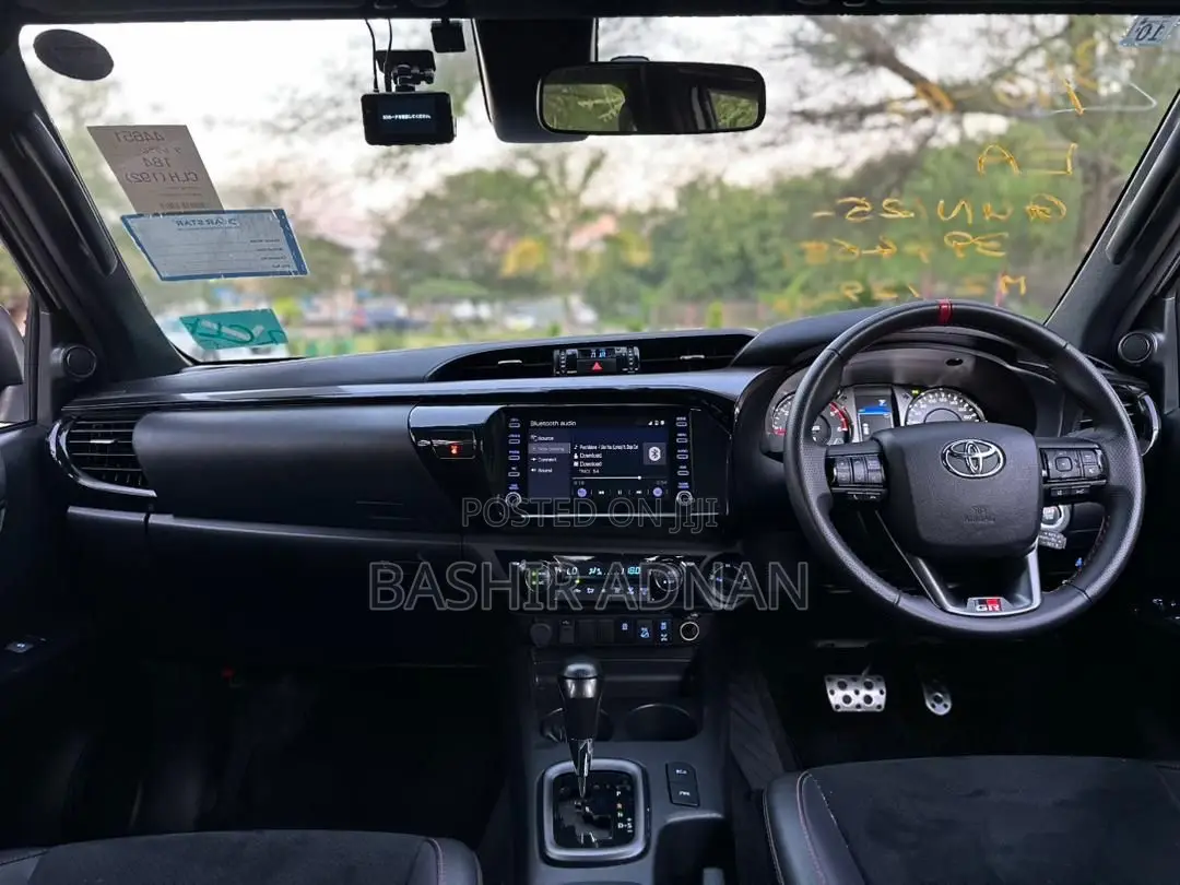 Toyota Hilux 2023 White