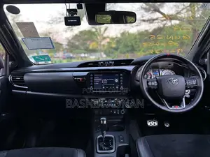 Toyota Hilux 2023 White