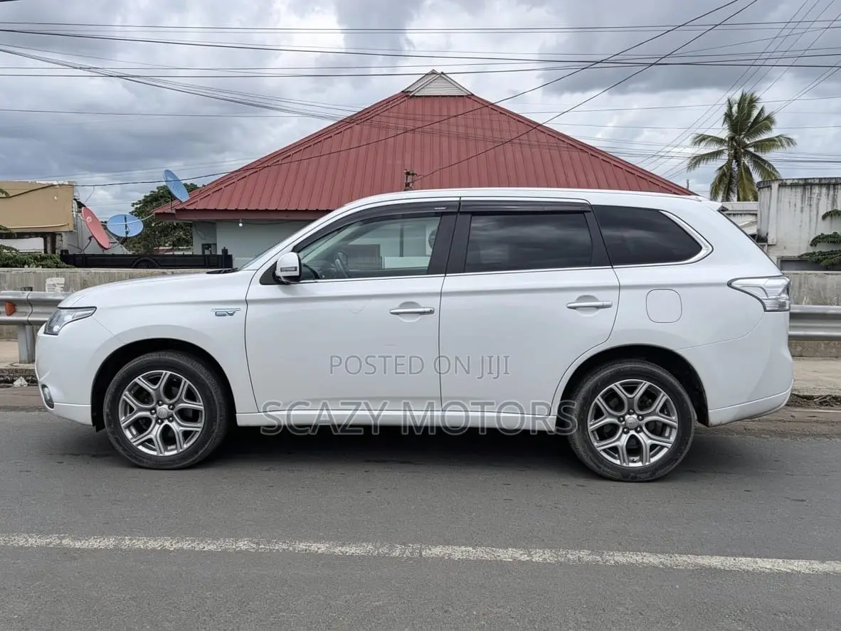 Mitsubishi Outlander 2014 White