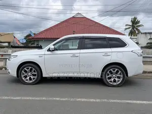 Mitsubishi Outlander 2014 White