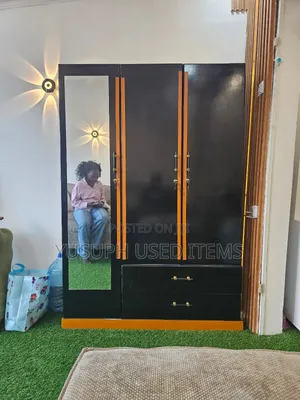Kabati Za Nguo Milango Mitatu