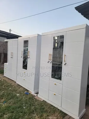 Kabati Za Nguo Milango Mitatu
