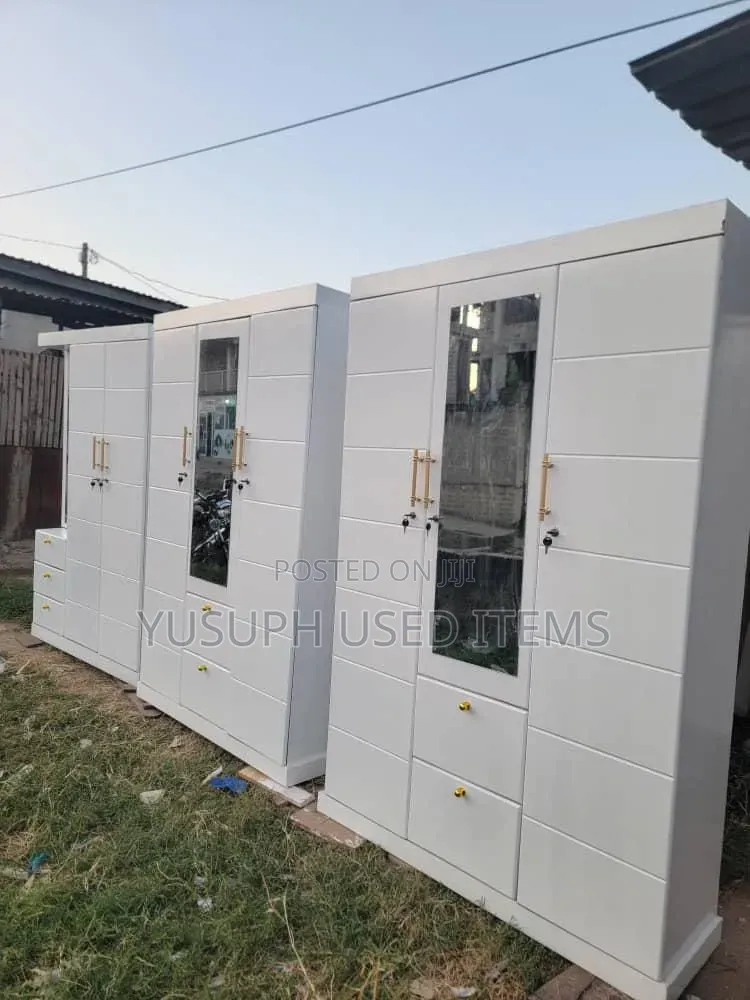 Kabati Za Nguo Milango Mitatu