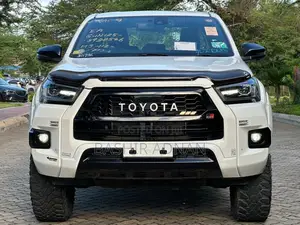Toyota Hilux 2021 White