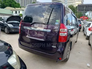 Toyota Noah 2.0 143hp AWD (7 Seater) 2013 Maroon