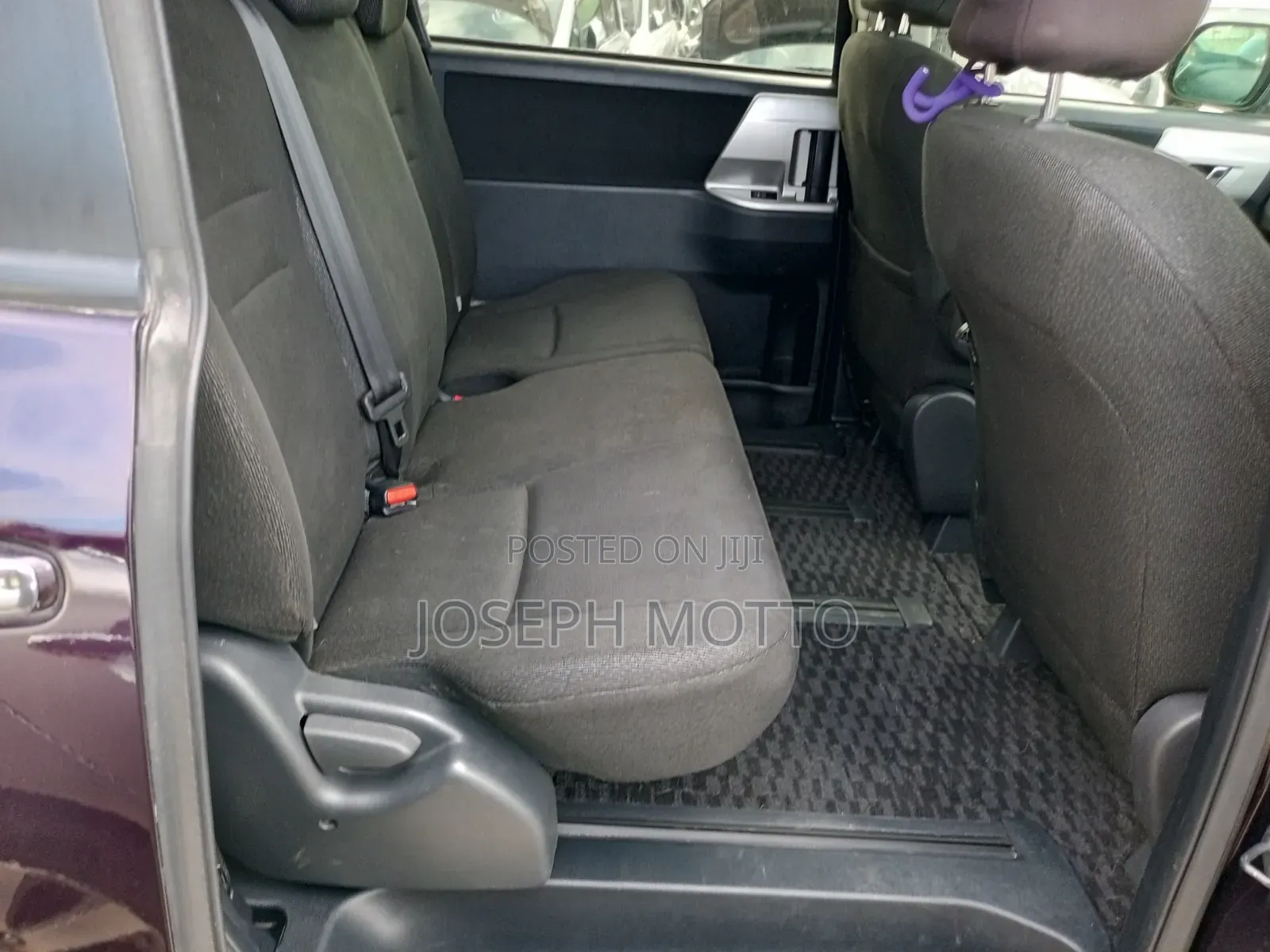 Toyota Noah 2.0 143hp AWD (7 Seater) 2013 Maroon