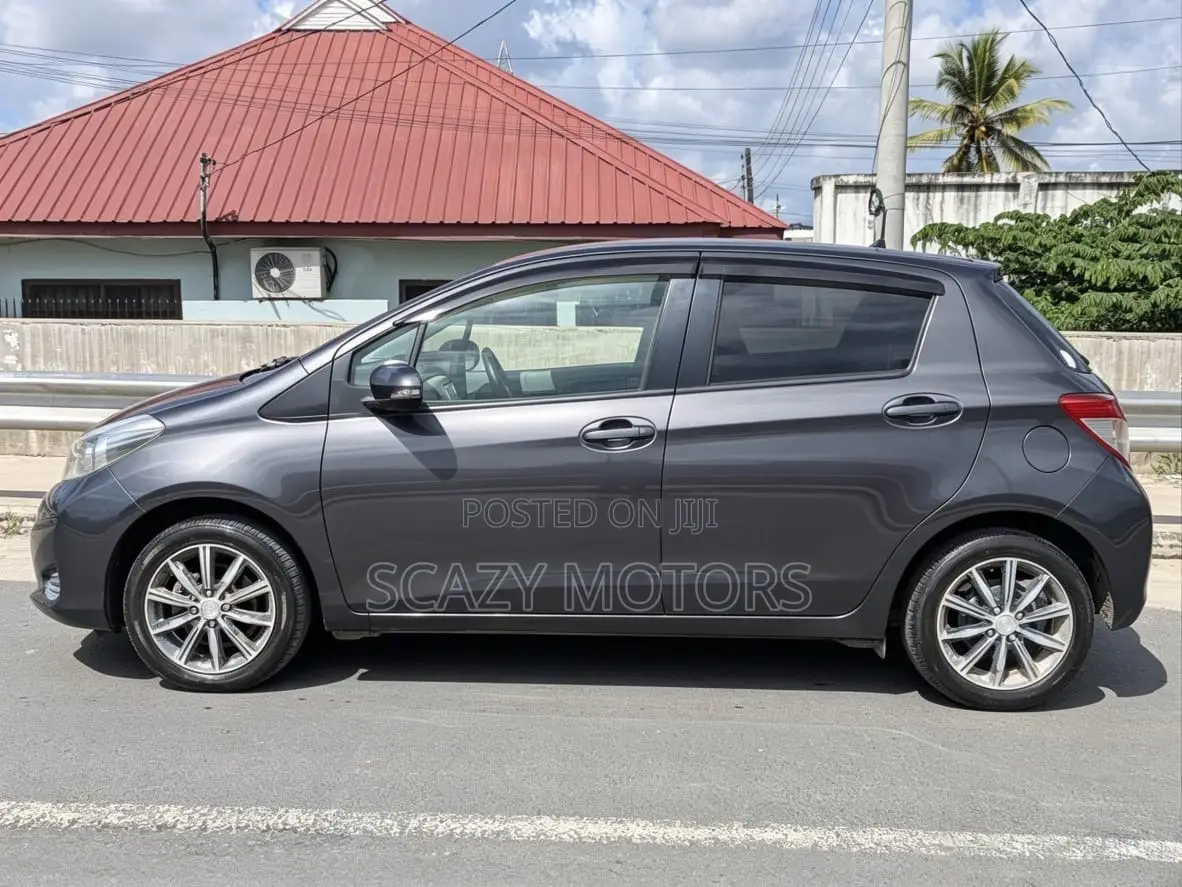 Toyota Vitz 2012 Gray