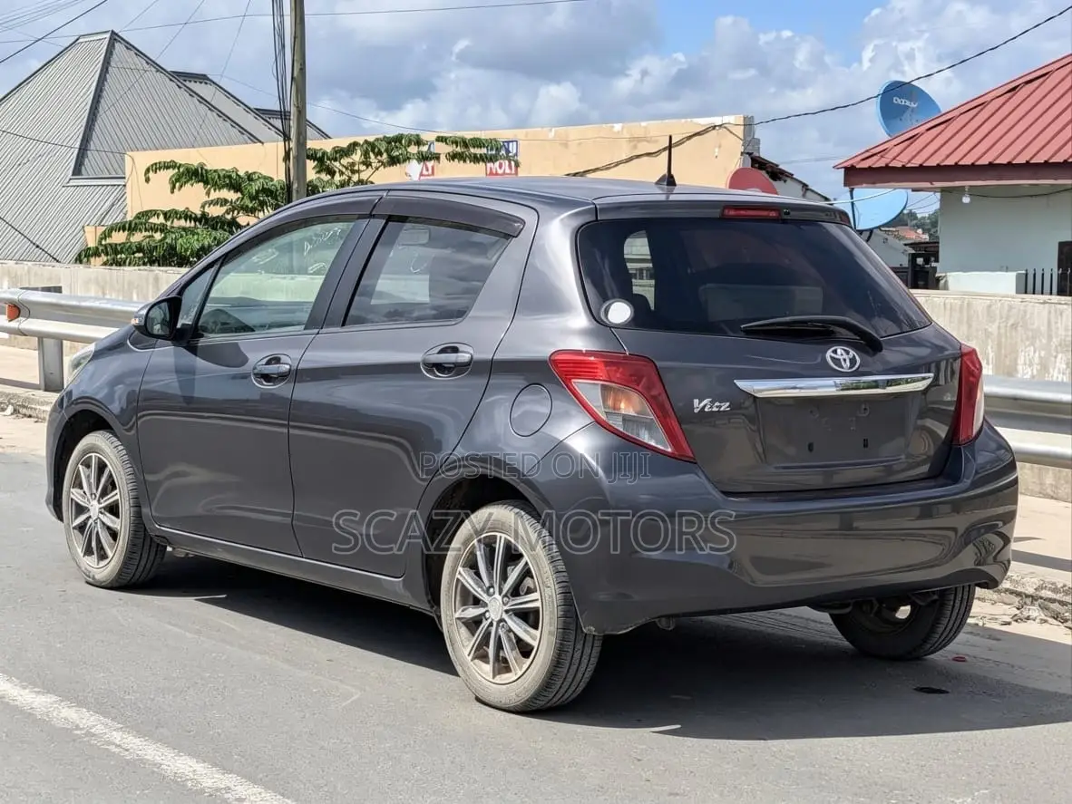 Toyota Vitz 2012 Gray