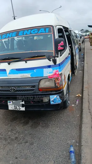 Toyota HiAce 2000