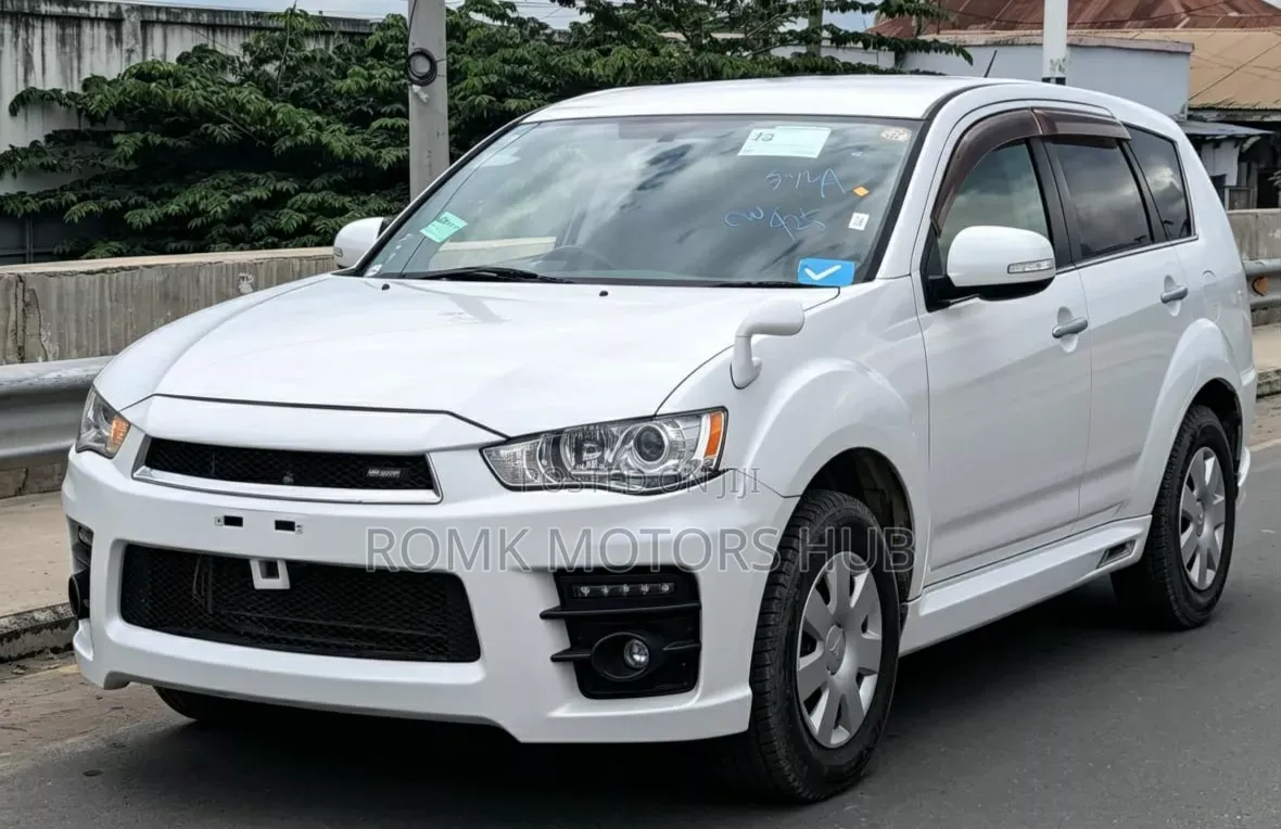 Mitsubishi Outlander 2011 White