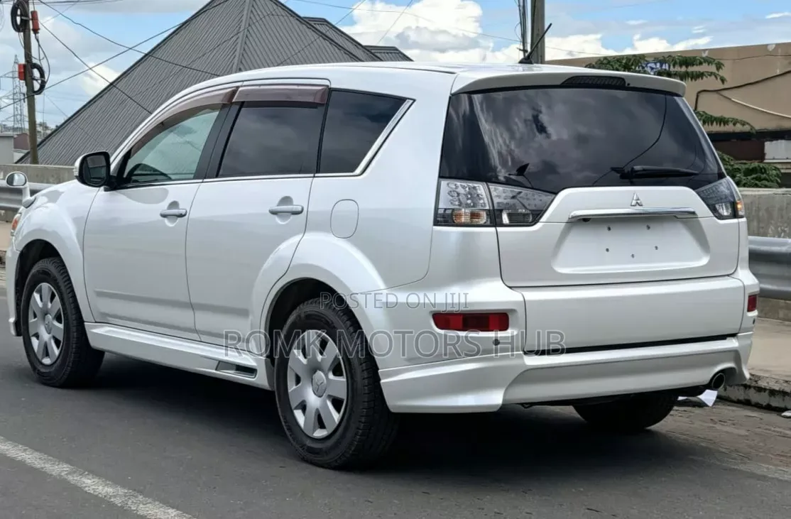 Mitsubishi Outlander 2011 White