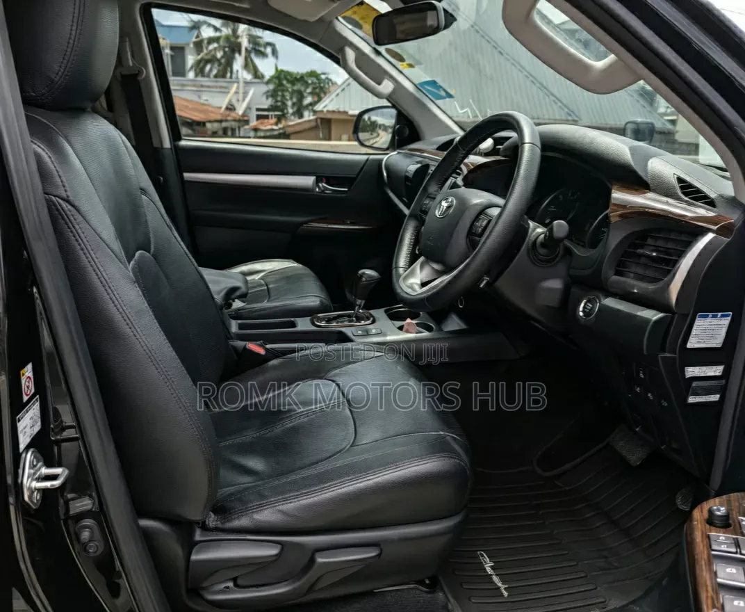 Toyota Hilux 2018 Black