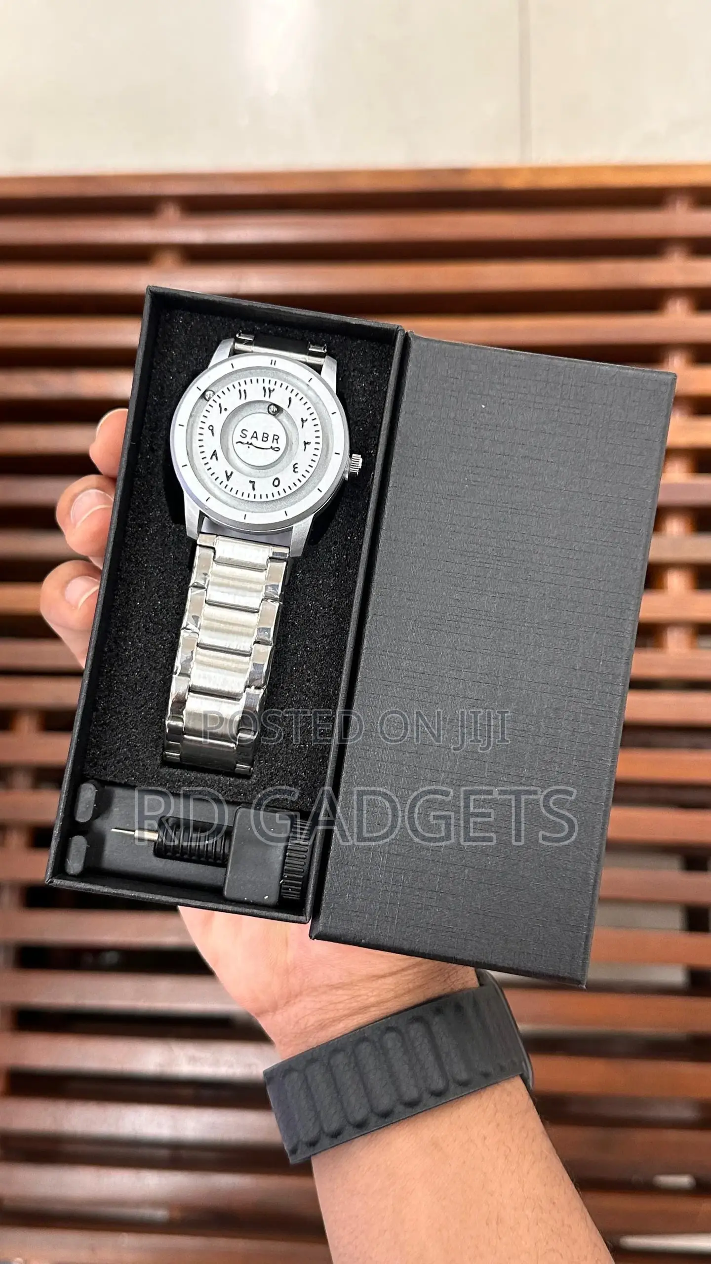 Sabr Magnetic Watch