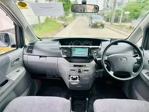 Toyota Voxy 2008 Silver