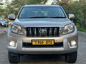 Toyota Land Cruiser Prado 2011 Gold