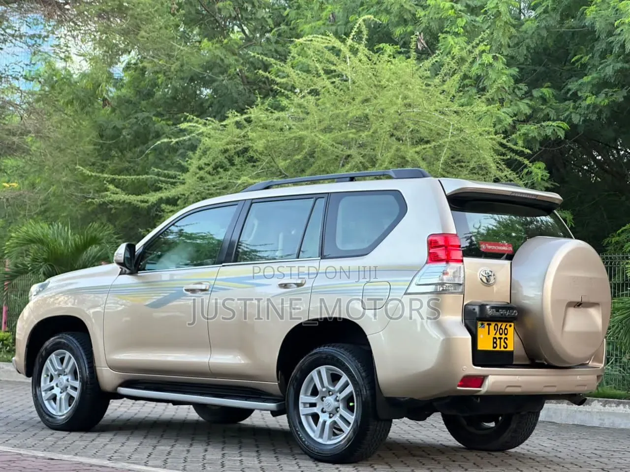 Toyota Land Cruiser Prado 2011 Gold