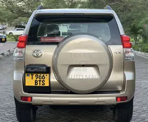 Toyota Land Cruiser Prado 2011 Silver