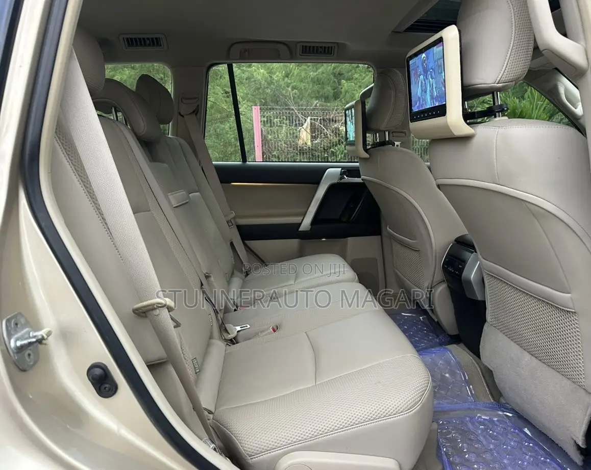 Toyota Land Cruiser Prado 2011 Silver