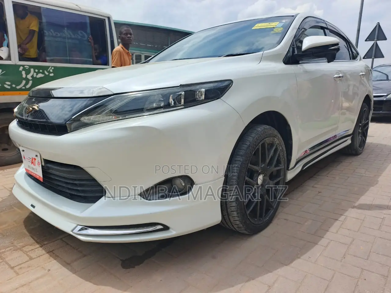 Toyota Harrier 2.0 2015 Pearl