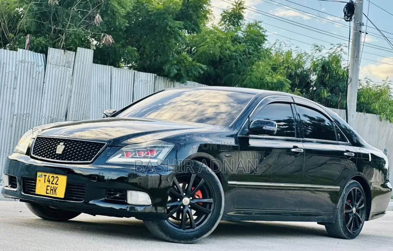 Toyota Crown 2005 Matt Black