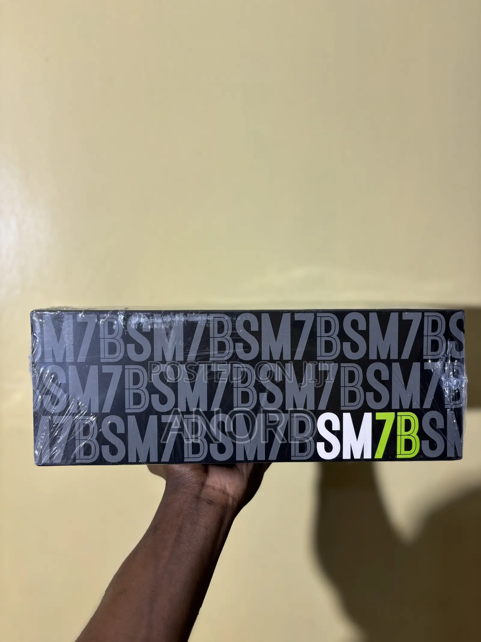 Shure Sm7b Vocal Dynamic Microphone –Podcast, Recording Streaming