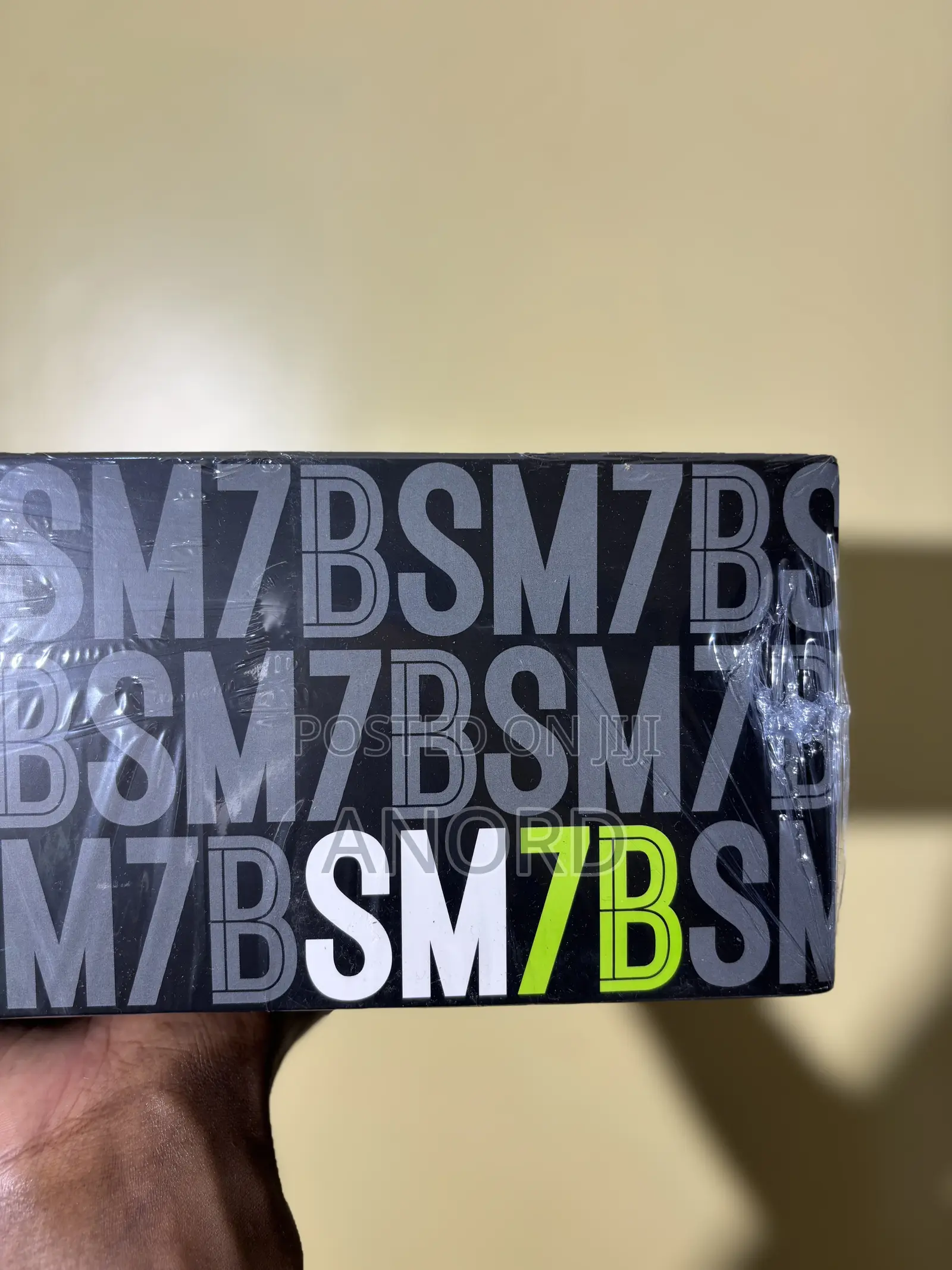 Shure Sm7b Vocal Dynamic Microphone –Podcast, Recording Streaming