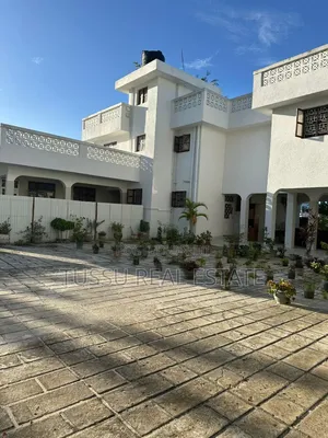 6bdrm House in Mikochen B, Mikocheni for sale