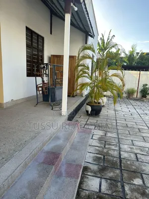 6bdrm House in Mikochen B, Mikocheni for sale