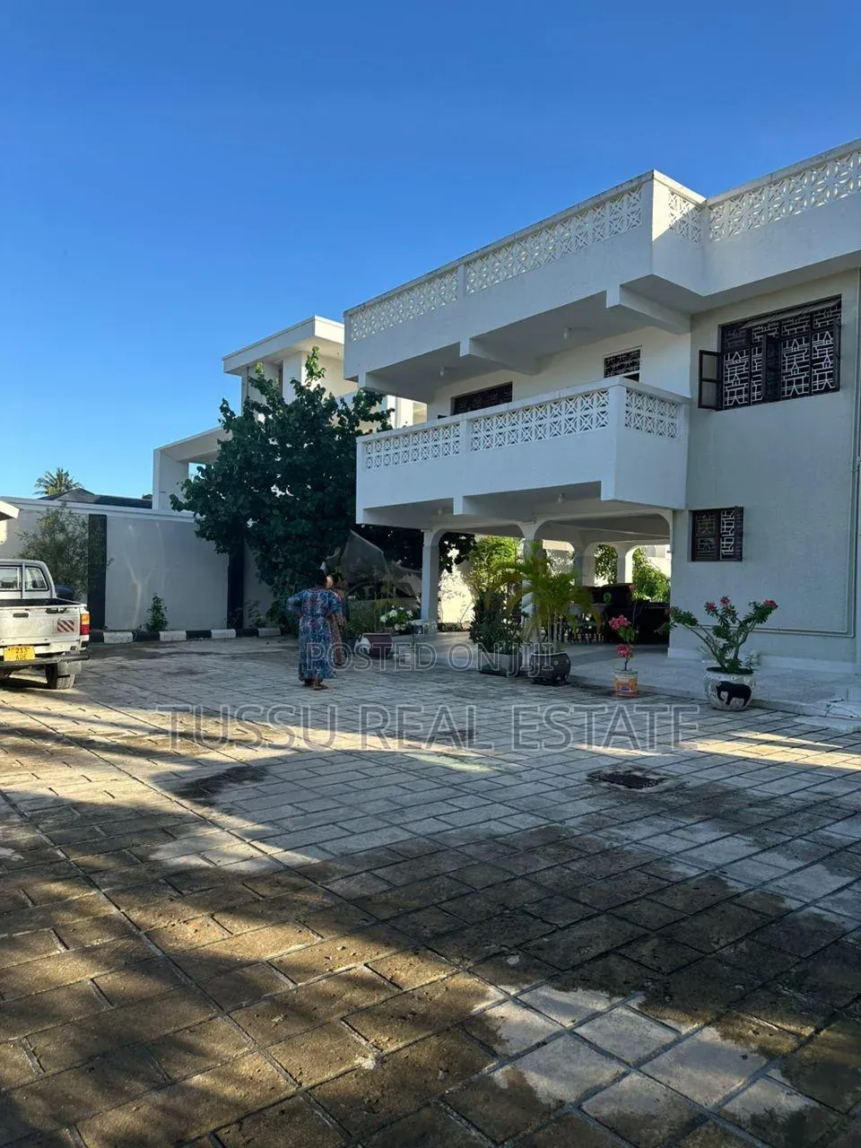 6bdrm House in Mikochen B, Mikocheni for sale