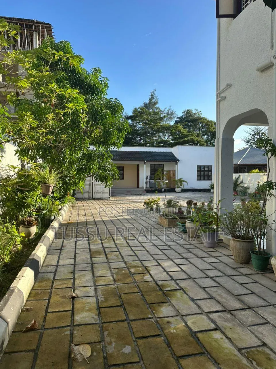 6bdrm House in Mikochen B, Mikocheni for sale
