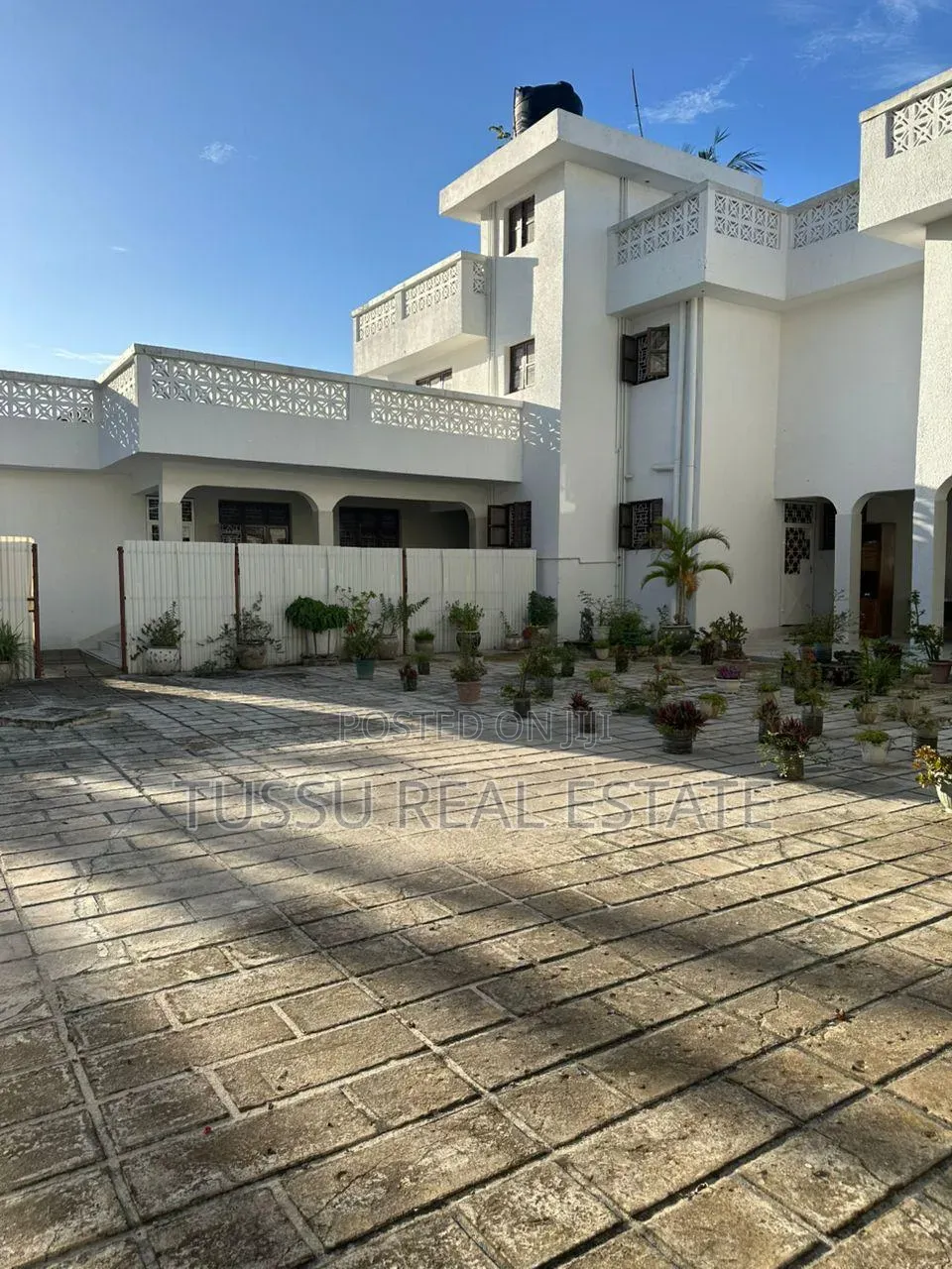 6bdrm House in Mikochen B, Mikocheni for sale