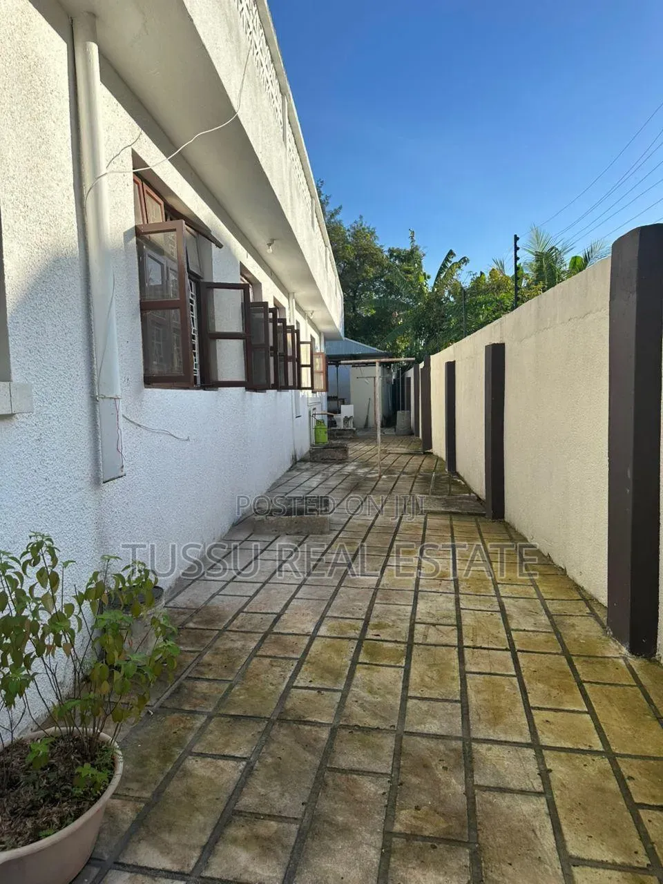 6bdrm House in Mikochen B, Mikocheni for sale