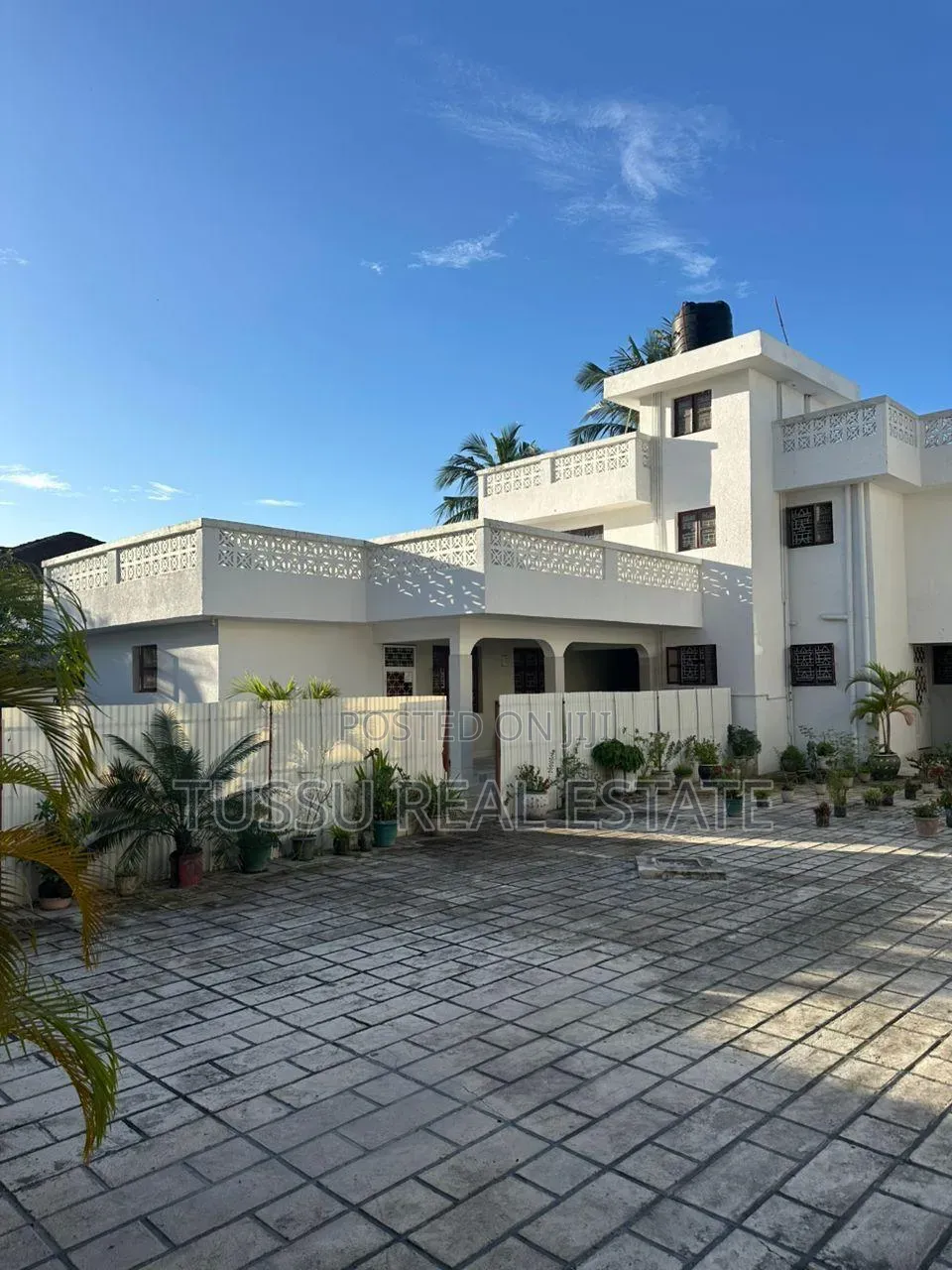 6bdrm House in Mikochen B, Mikocheni for sale