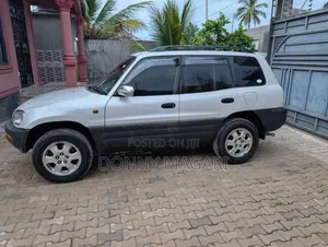 Toyota RAV4 1999 White
