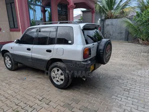 Toyota RAV4 1999 White