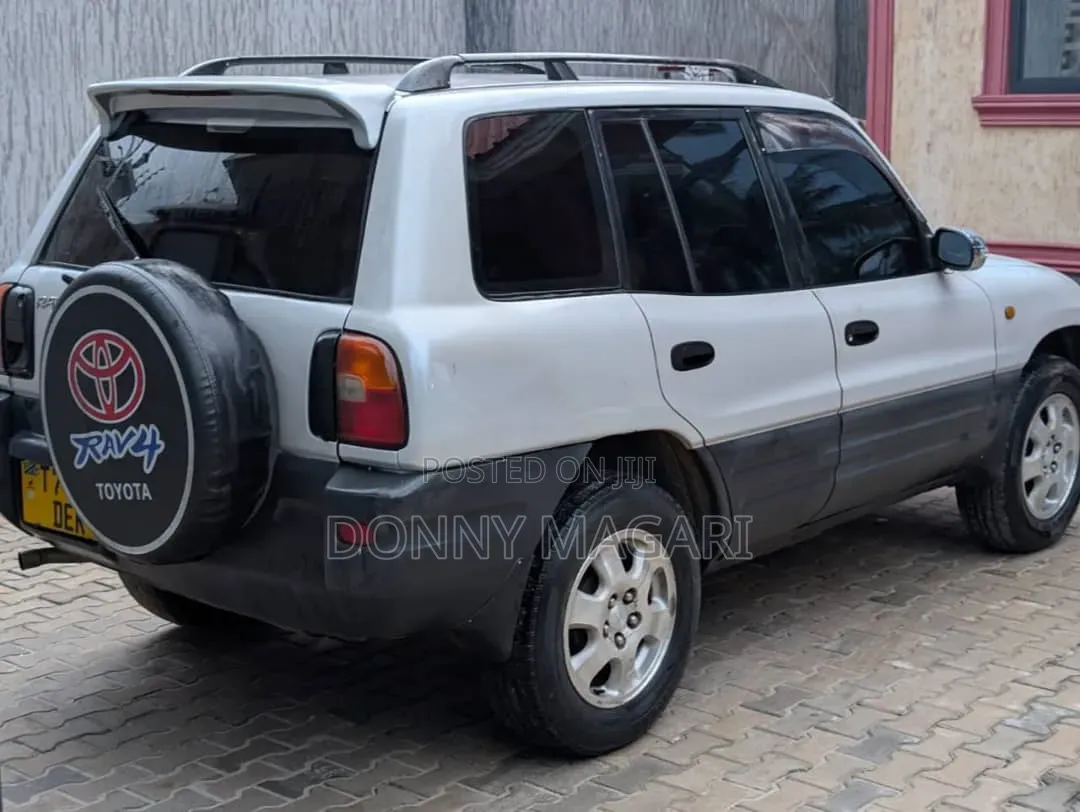 Toyota RAV4 1999 White