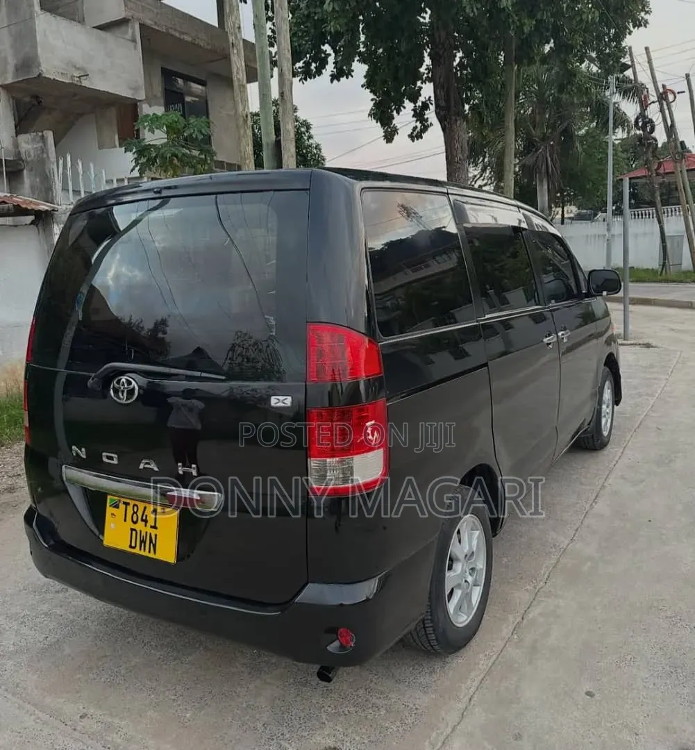 Toyota Noah 2006 Black