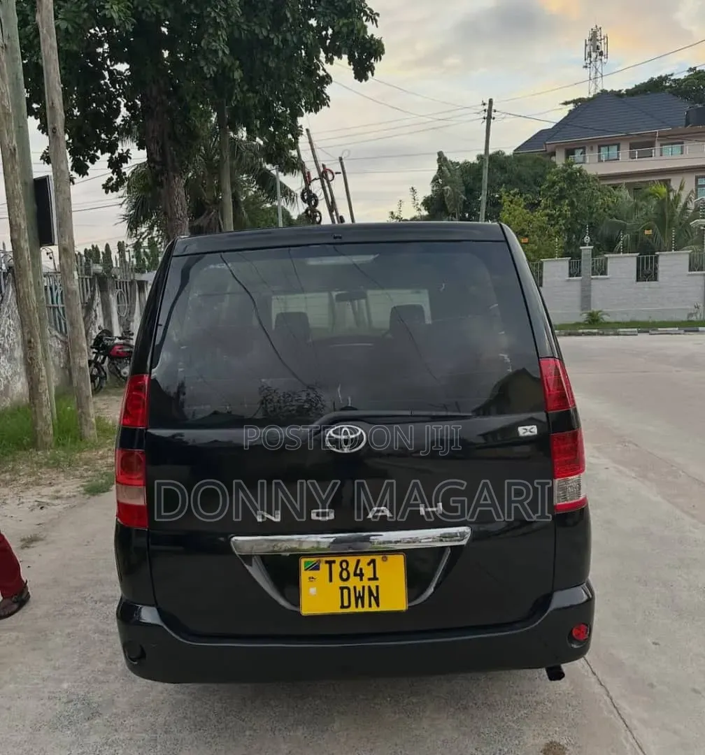 Toyota Noah 2006 Black