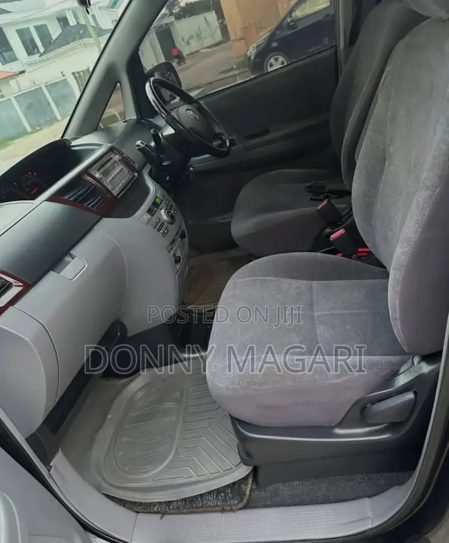 Toyota Noah 2006 Black