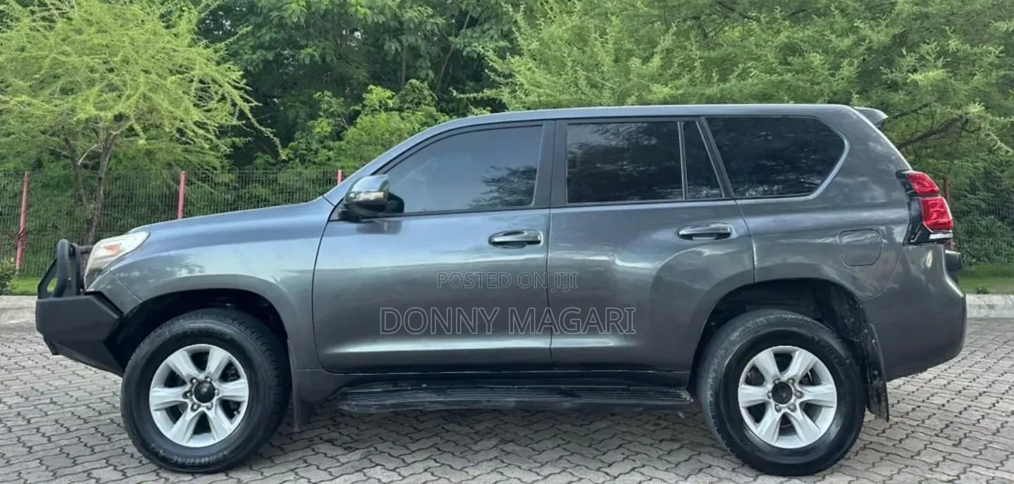 Toyota Land Cruiser Prado 2016 Gray