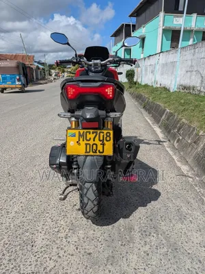 Honda CB 2025 Red
